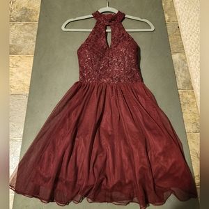 SPEECHLESS Juniors Size 1 Burgundy with Gold Shimmer Lace